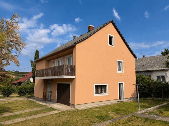 Eladó családi ház, Veszprémfajszon 125 M Ft, 4+1 szobás