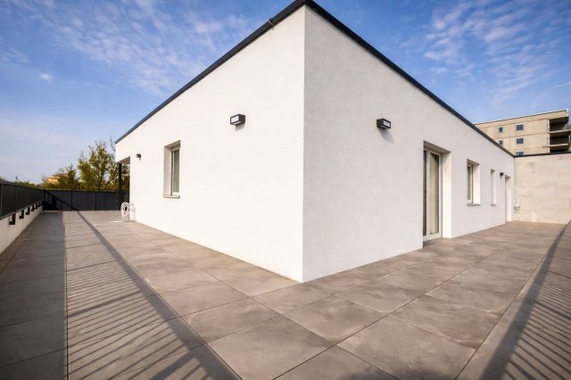 Eladó téglalakás, Székesfehérvárott 169 M Ft, 5 szobás