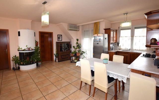 Eladó téglalakás, Debrecenben 86 M Ft, 2+1 szobás