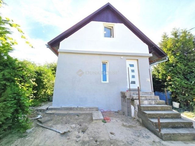 Eladó családi ház, Pécsett 57.9 M Ft, 4 szobás