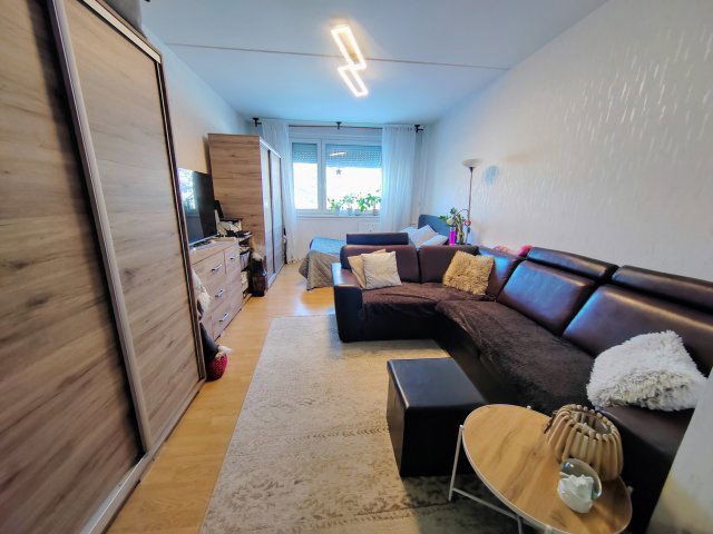 Eladó panellakás, Veszprémben 51.9 M Ft, 2 szobás