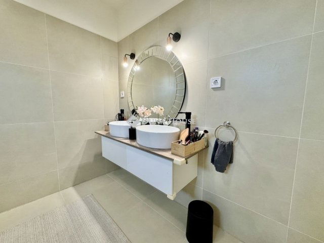 Eladó családi ház, Kókán 89.4 M Ft, 6 szobás