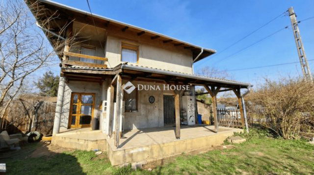 Eladó családi ház, Felsőpakonyban 84.9 M Ft, 9 szobás