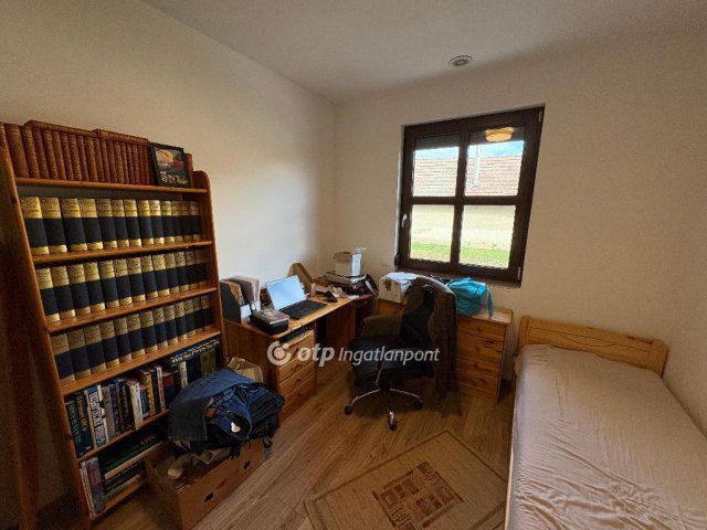 Eladó családi ház, Gombán 199.9 M Ft, 4 szobás