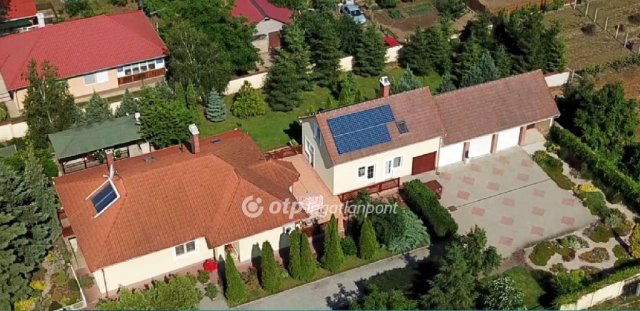 Eladó családi ház, Bocskaikerten 240 M Ft, 3 szobás