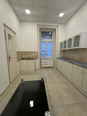Eladó téglalakás, Budapesten, VI. kerületben 113.4 M Ft