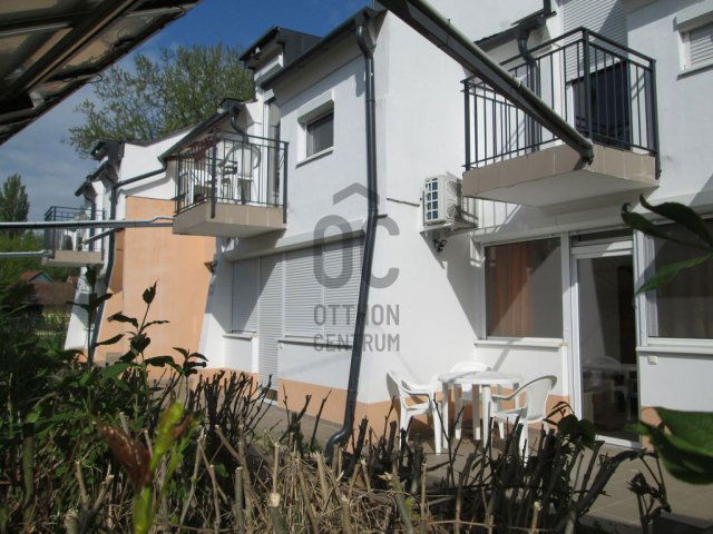Eladó nyaraló, Balatonszemesen 235 M Ft, 12 szobás