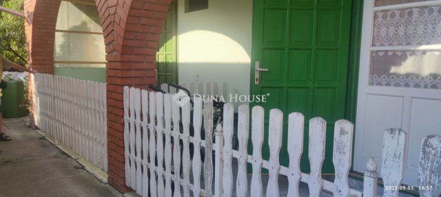 Eladó téglalakás, Cegléden, Furulya utcában 20 M Ft, 1 szobás