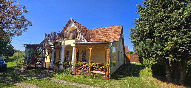 Eladó nyaraló, Balatonmáriafürdőn 78.9 M Ft, 7 szobás