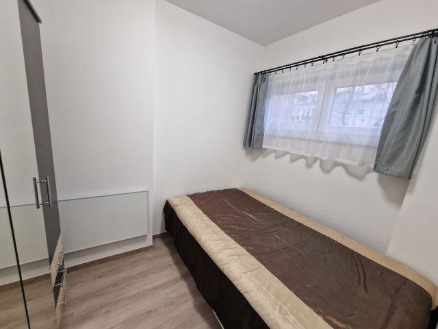 Eladó téglalakás, Budapesten, XXI. kerületben, Béke téren