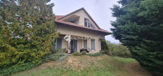 Eladó családi ház, Szadán 209.9 M Ft, 6 szobás