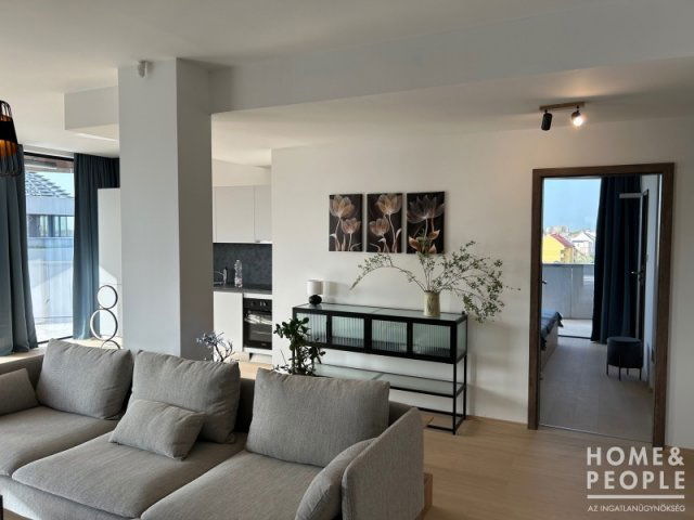 Eladó téglalakás, Szegeden 192 M Ft, 4 szobás