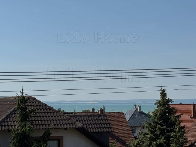 Eladó családi ház, Alsóörsön 209.9 M Ft, 5 szobás