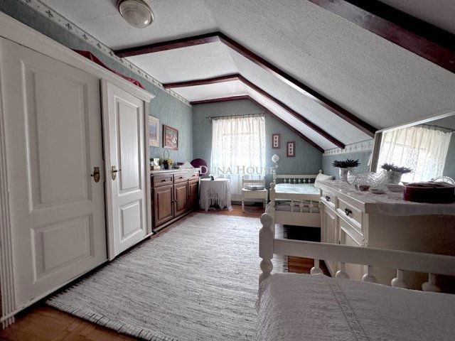 Eladó családi ház, Pécsett 94.99 M Ft, 4 szobás