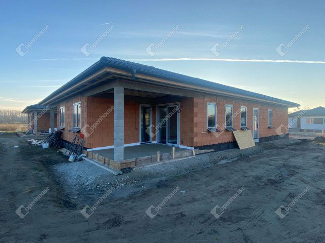 Eladó ikerház, Héderváron 74.9 M Ft, 4 szobás