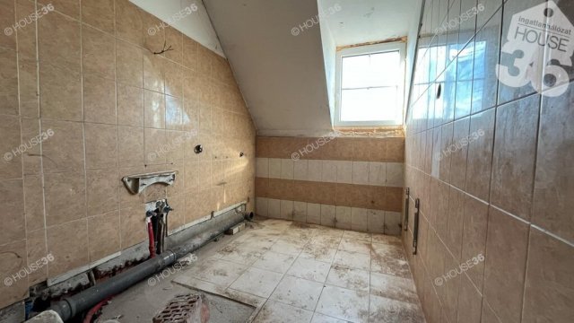 Eladó családi ház, Kecskeméten 35 M Ft, 4 szobás