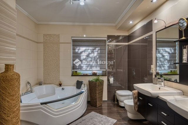 Eladó családi ház, Veresegyházon 279 M Ft, 5 szobás