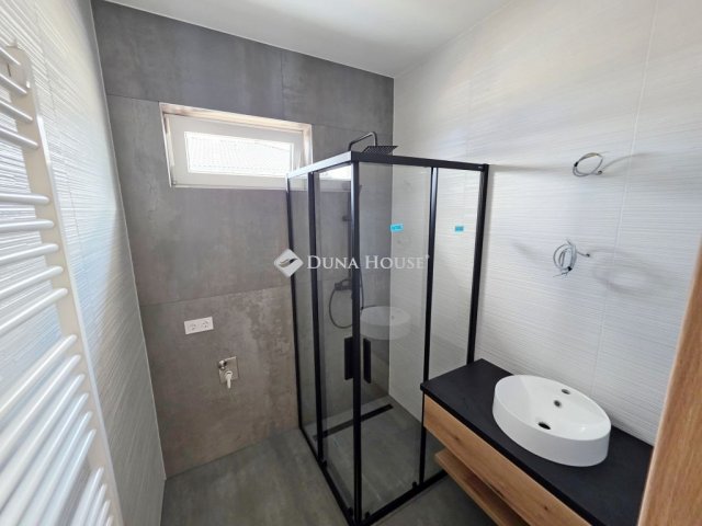 Kiadó családi ház, albérlet, Szombathelyen 250 E Ft / hó