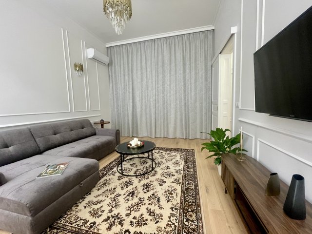 Kiadó téglalakás, albérlet, I. kerületben, Országház utcában