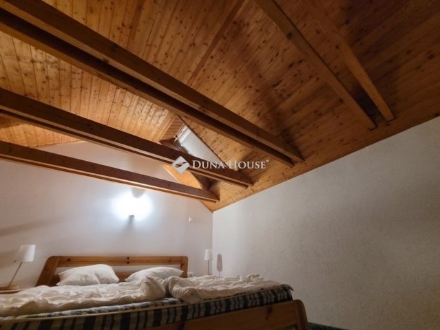 Eladó családi ház, Abaligeten 93 M Ft, 9 szobás