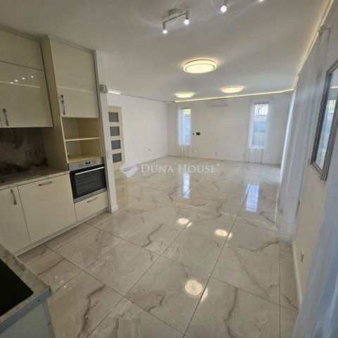 Eladó családi ház, Budapesten, XVII. kerületben, Emlék utcában