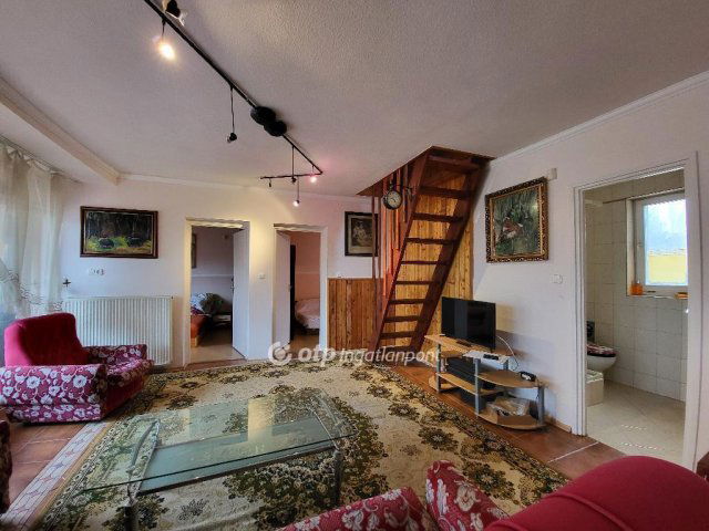 Eladó családi ház, Siófokon 300 M Ft, 10 szobás