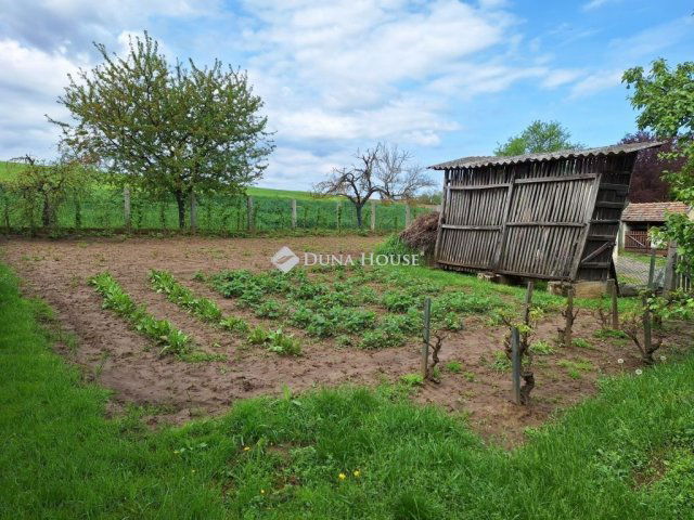 Eladó családi ház, Szomoron 39.9 M Ft, 2+1 szobás