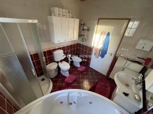 Eladó családi ház, Ráckevén 137 M Ft, 3 szobás