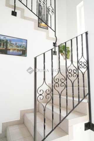 Eladó családi ház, Veszprémben 149 M Ft, 4+1 szobás