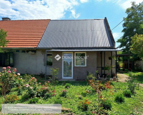 Eladó sorház, Óbarokon 24.5 M Ft, 2 szobás