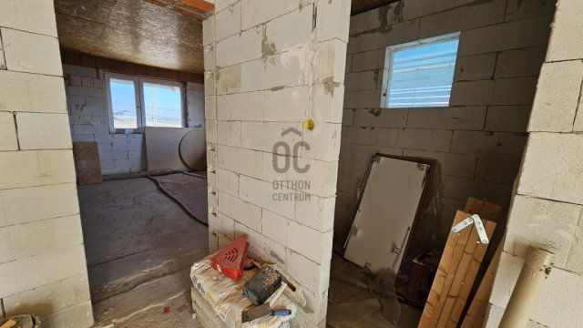 Eladó családi ház, Szigetszentmiklóson 159.9 M Ft, 8 szobás