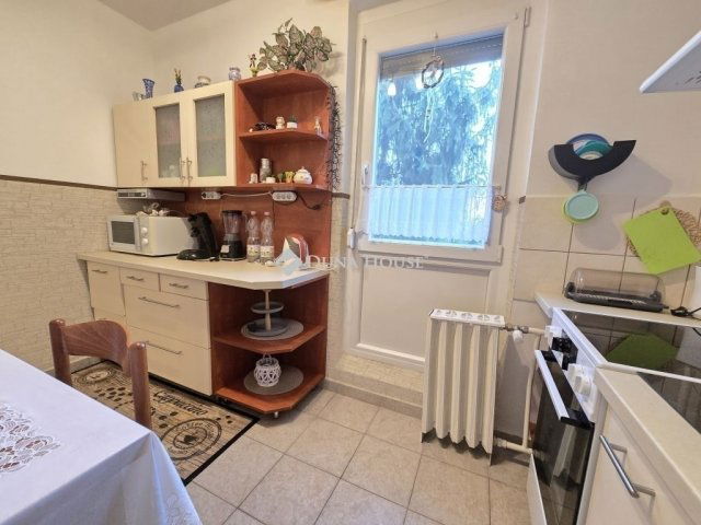 Eladó panellakás, Pécsett 46.99 M Ft, 2 szobás