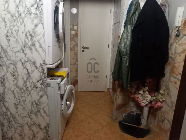 Eladó panellakás, Pápán 29.9 M Ft, 2 szobás