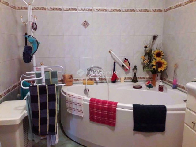 Eladó sorház, Komlón 60 M Ft, 5 szobás / költözzbe.hu