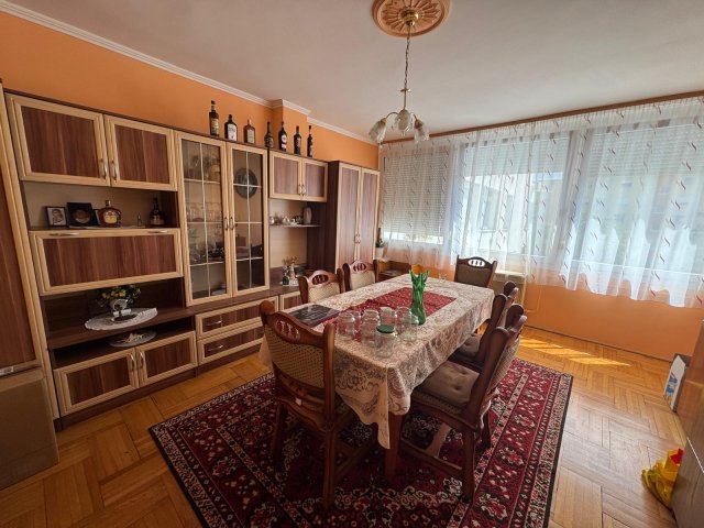 Eladó téglalakás, Veszprémben 78 M Ft, 3 szobás