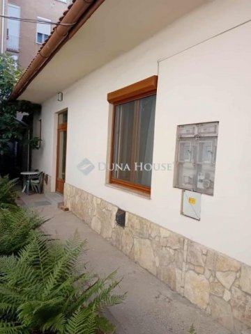 Eladó téglalakás, Pécsett 79.9 M Ft, 3 szobás