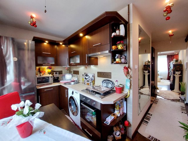 Eladó panellakás, Szegeden 61 M Ft, 2+1 szobás