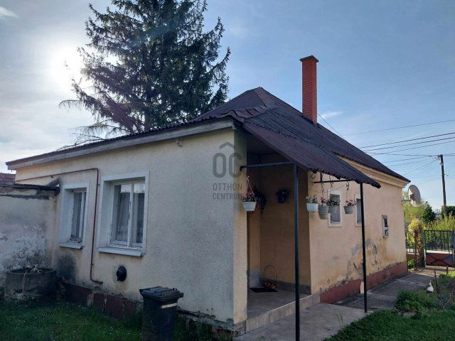 Eladó családi ház, Kisbéren 24.8 M Ft, 2 szobás