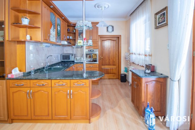 Eladó családi ház, Békéscsabán 62.9 M Ft, 3 szobás