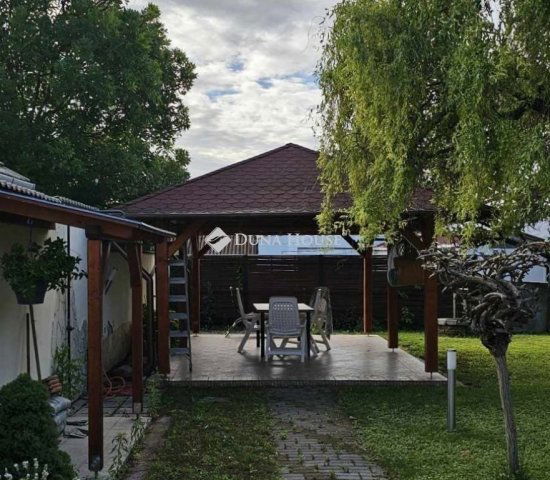 Eladó családi ház, Dunakeszin 155 M Ft, 3 szobás