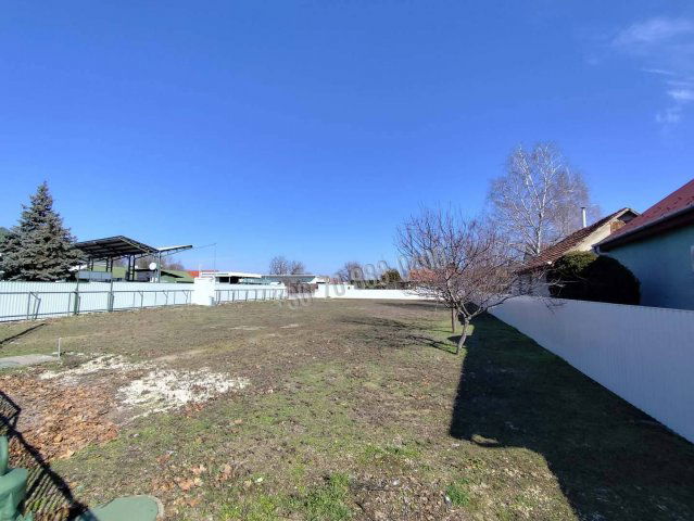 Kiadó telek, Dabason 150 E Ft / hó / költözzbe.hu