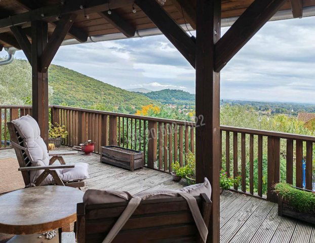 Eladó családi ház, Kismaroson 239.9 M Ft, 7 szobás