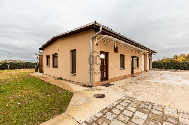 Eladó családi ház, Zsombón 230 M Ft, 4 szobás