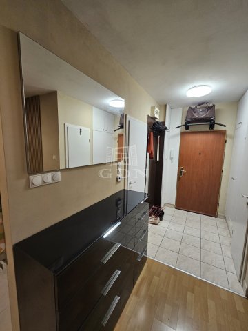 Eladó téglalakás, Budapesten, VI. kerületben 55.9 M Ft, 1 szobás