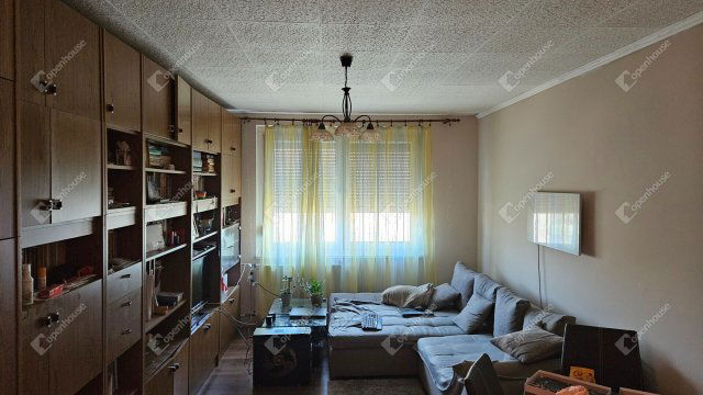 Eladó panellakás, Győrött 47.5 M Ft, 3 szobás