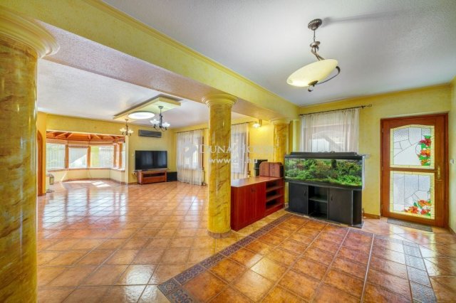 Eladó családi ház, Erdőkertesen 149.9 M Ft, 6 szobás