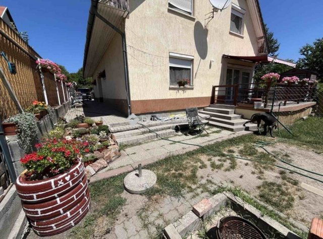 Eladó ikerház, Szentendrén 150 M Ft, 5 szobás