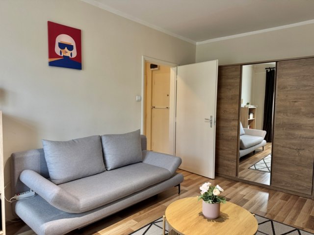 Kiadó panellakás, albérlet, Pécsett, Megyeri téren, 1+1 szobás