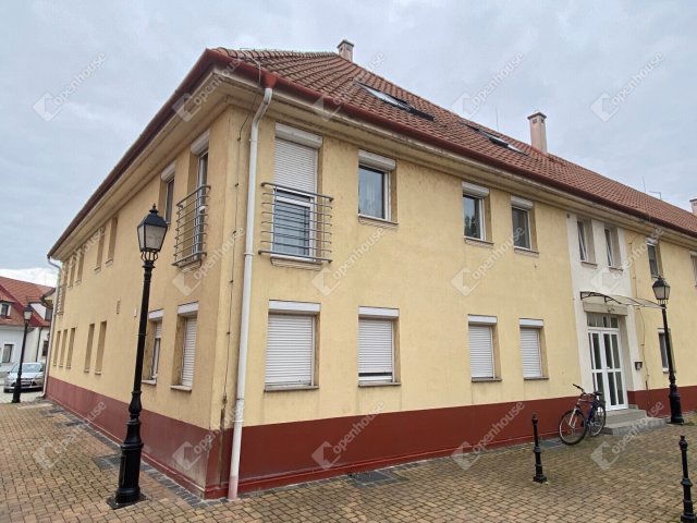 Eladó téglalakás, Mosonmagyaróváron 54.99 M Ft, 2 szobás