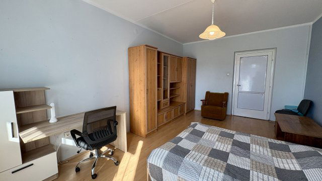 Kiadó panellakás, albérlet, Debrecenben 240 E Ft / hó, 3 szobás